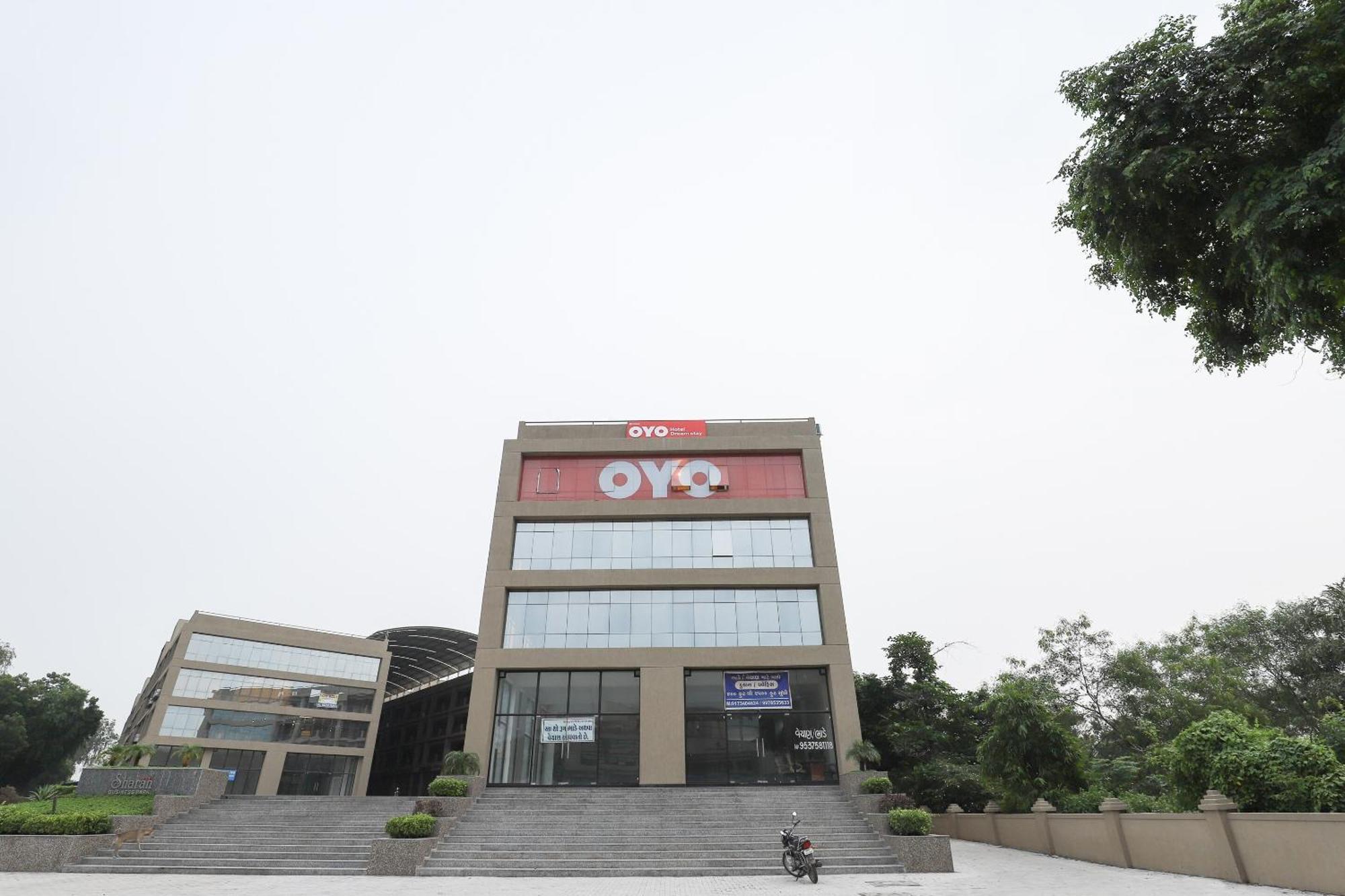 Hotel O Dream Stay Sarkhej Bagian luar foto