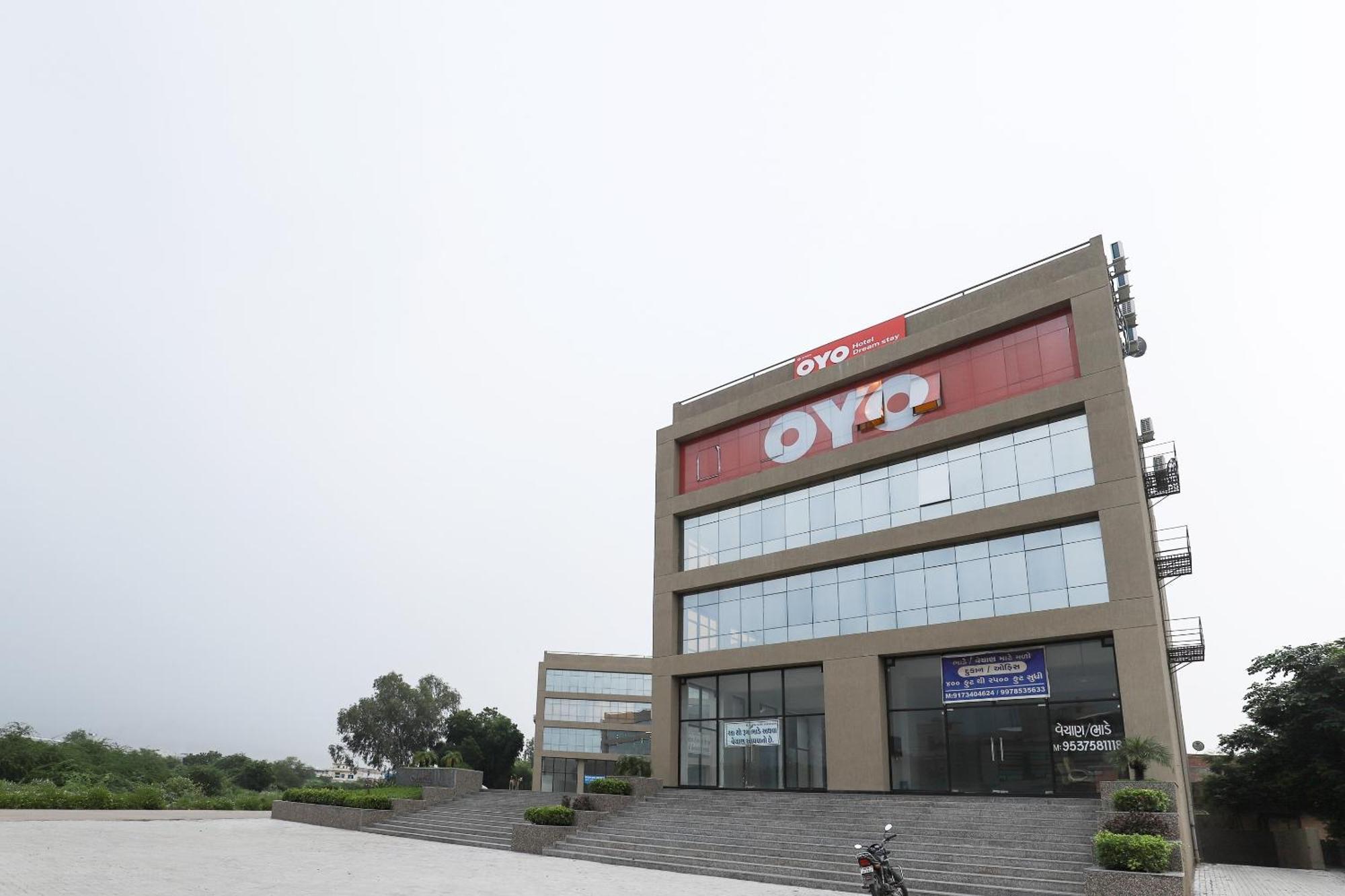 Hotel O Dream Stay Sarkhej Bagian luar foto