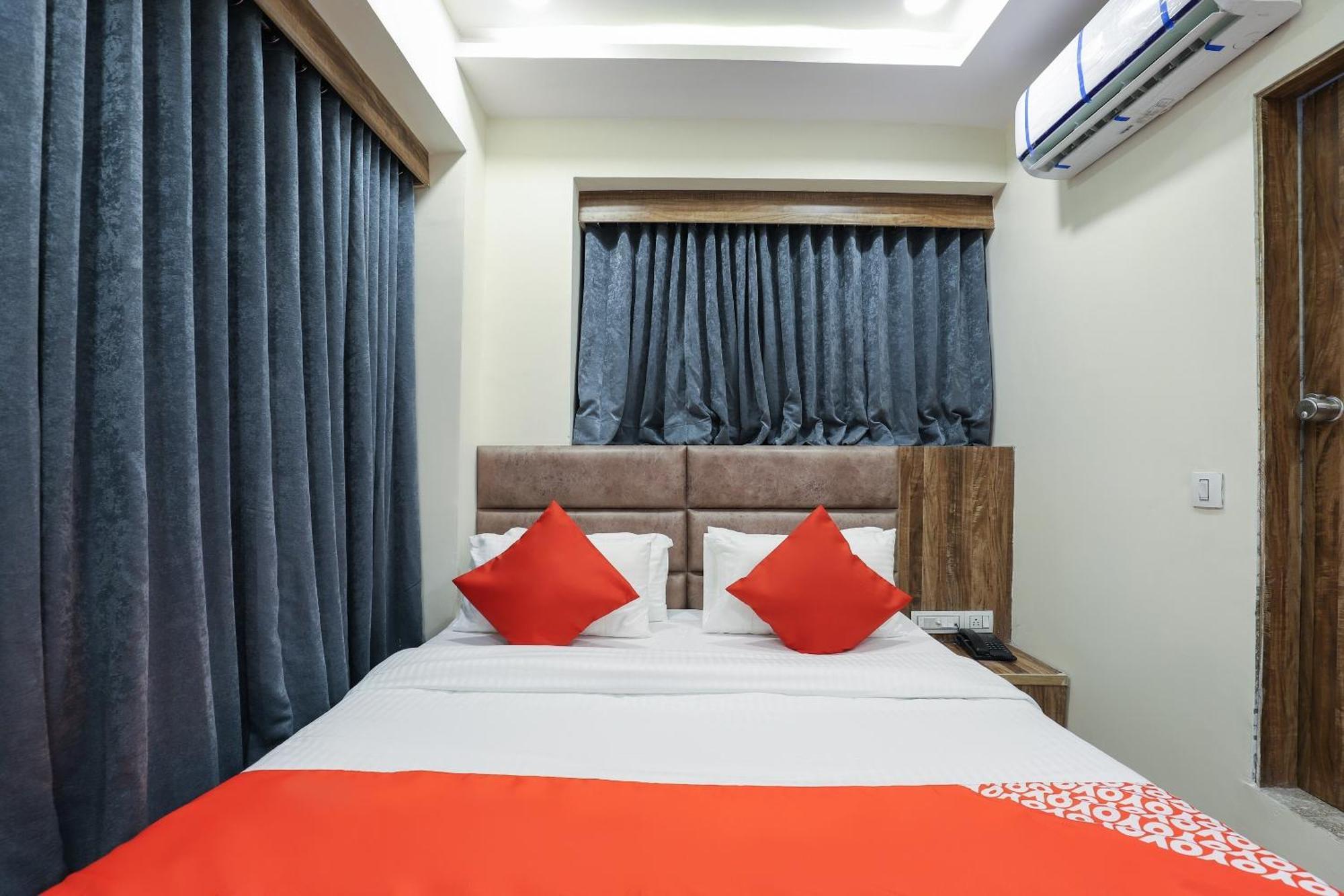 Hotel O Dream Stay Sarkhej Bagian luar foto